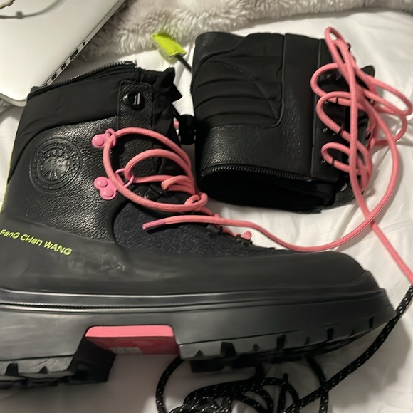Brand new Canada goose boots - Picture 3 of 8